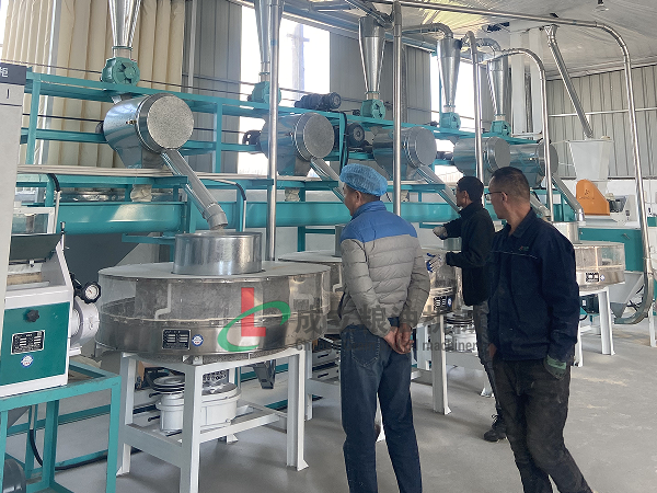 鶴壁客戶訂購4+2組石磨面粉機，運行良好
